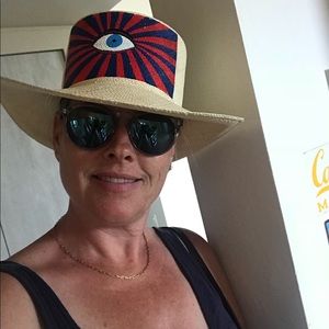 Meet your Posher, Holly